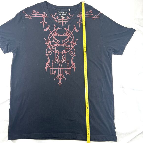 Guess men's v-neck t-shirt with an ornate graphic design XL - Picture 7 of 10